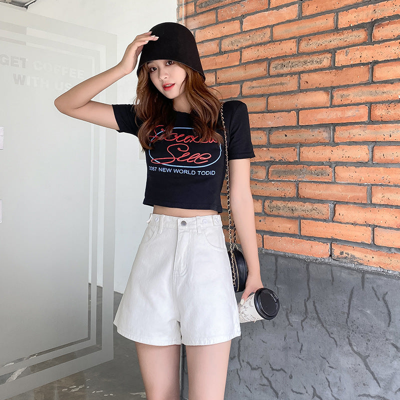 Dame fashionable crop top med iøjnefaldende print og korte ærmer Stilla