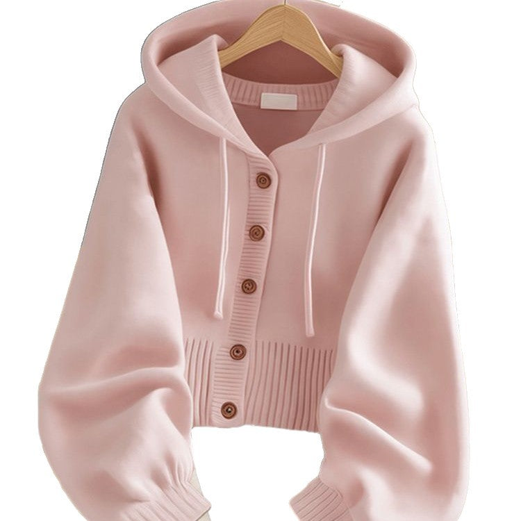 Dame fashionable hoodie med knaplukning foran og brede ærmer Stilla