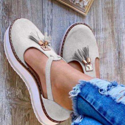 Dame Komfortable Pantoletter med fashionabelt kvast-detalje og skridsikker sål Stilla