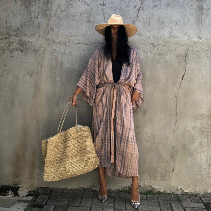 Dame Strandkimono med afslappet snit og elegant mønster Stilla
