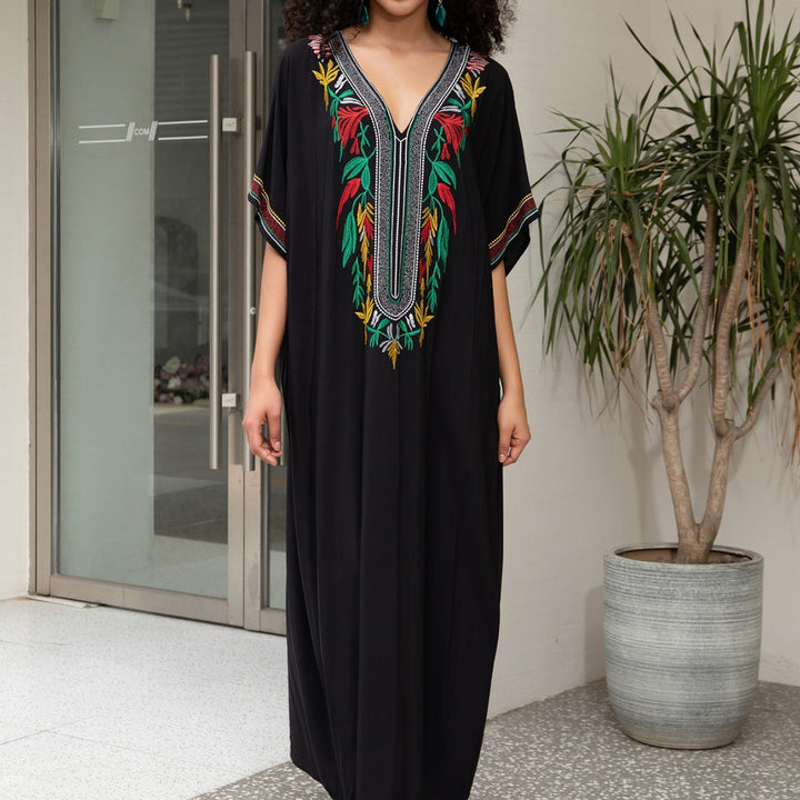 Dame Kaftan med kunstnerisk håndbroderi og dyb V-udskæring Stilla