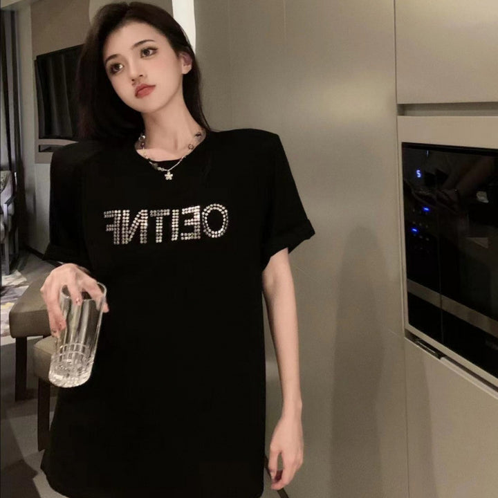 Dame T-shirt med glitrende skrift og afslappet oversized snit Stilla