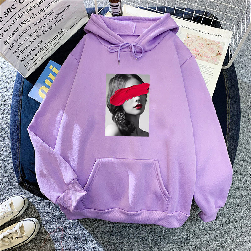 Kvinde hoodie med kreativt kunstdesign Skovae