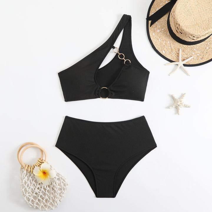 Dame bikini-sæt med asymmetrisk strop og elegant ringdetalje Stilla