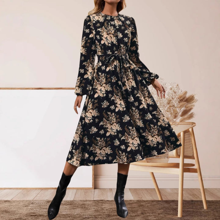 Dame Midi-kjole med klassisk snit og blomsterudsmykninger Stilla