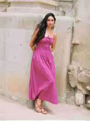 Femme Elegantes Maxi-Kjole med justerbare Spaghetti-stropper Stilla