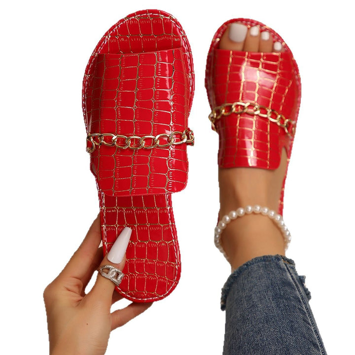 Dame stilige slippers med glitrende krokodillemønster og moderigtigt kædedetail Stilla