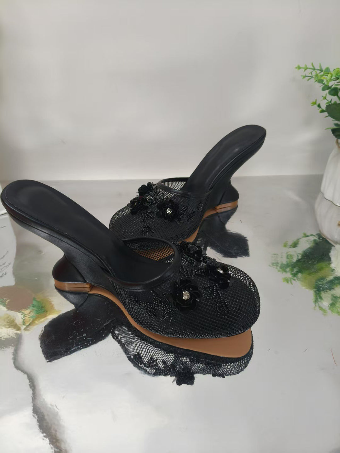 Femme Dekorative Netz-Mules med blomstermotiver Stilla