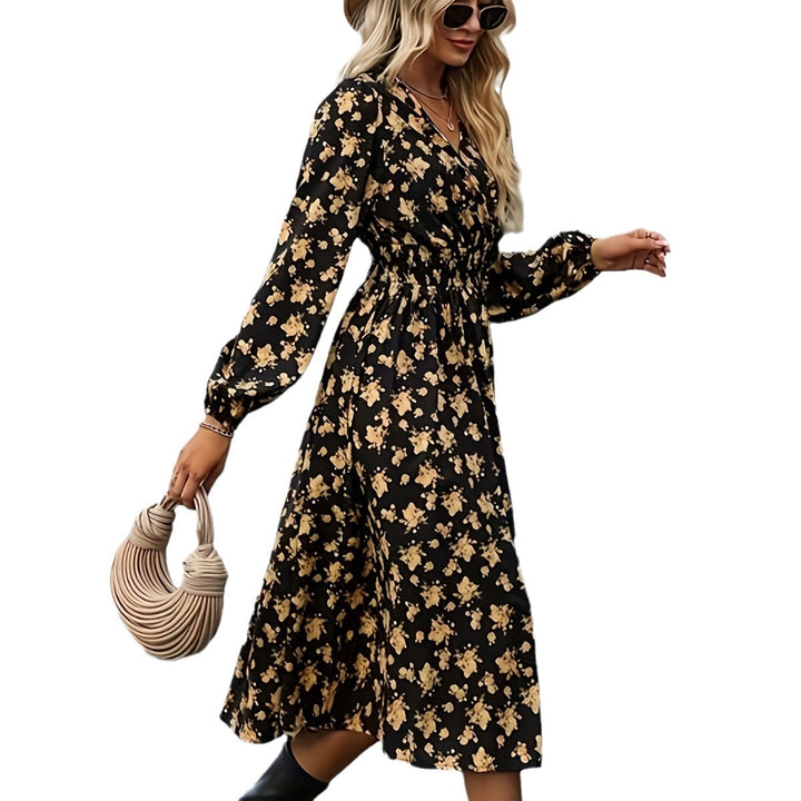 Dame Midikjole med elegant blomstermønster og V-hals Stilla