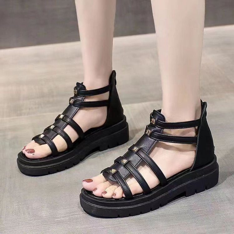 Dame Sandaler med moderne remdesign og komfortabel sål Stilla