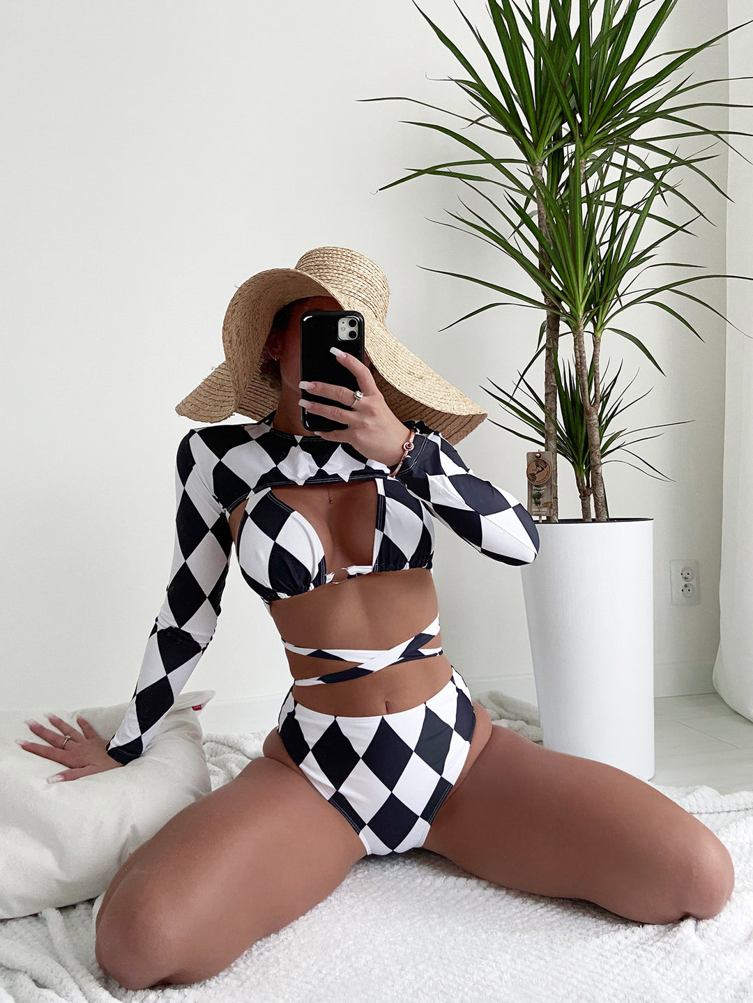 Dame bikiniset med raffineret cut-out-design og langærmet Stilla