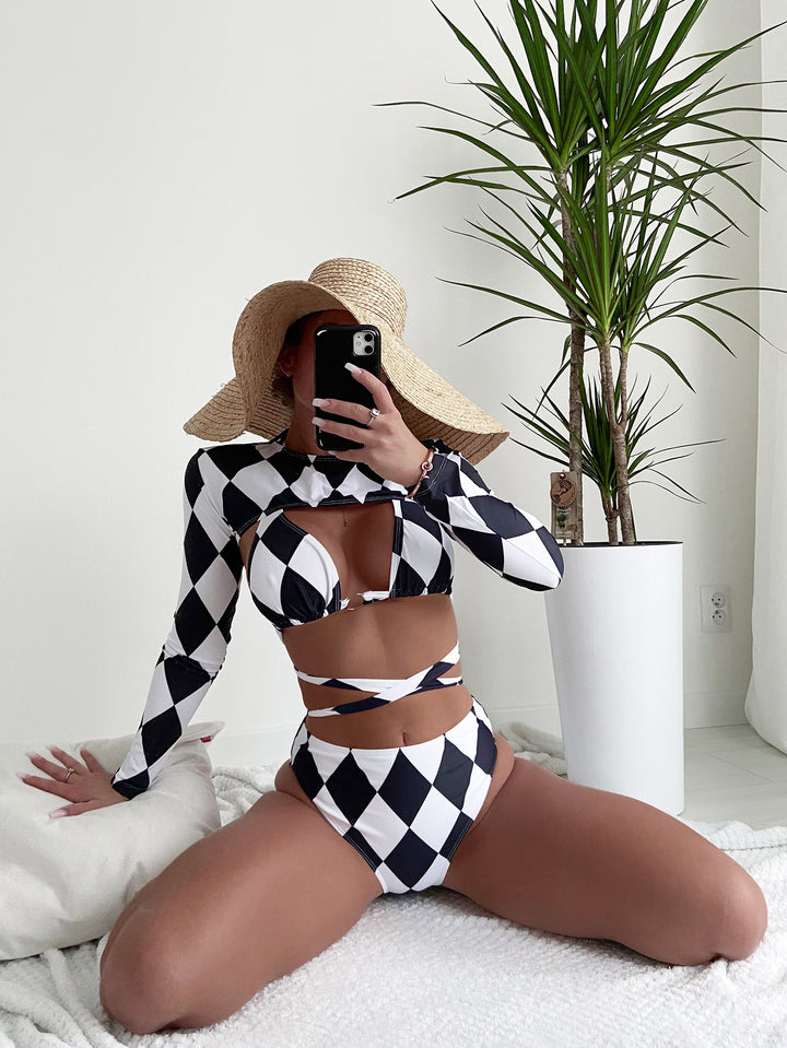Dame bikiniset med raffineret cut-out-design og langærmet Stilla