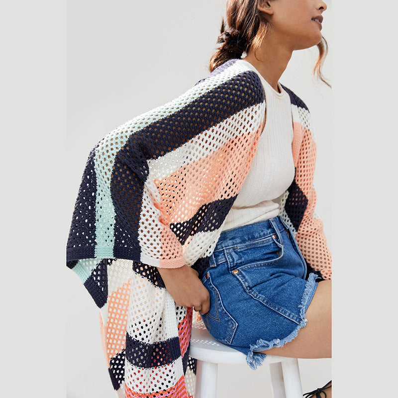 Dame luftig strandponcho med moderne farvedesign Stilla