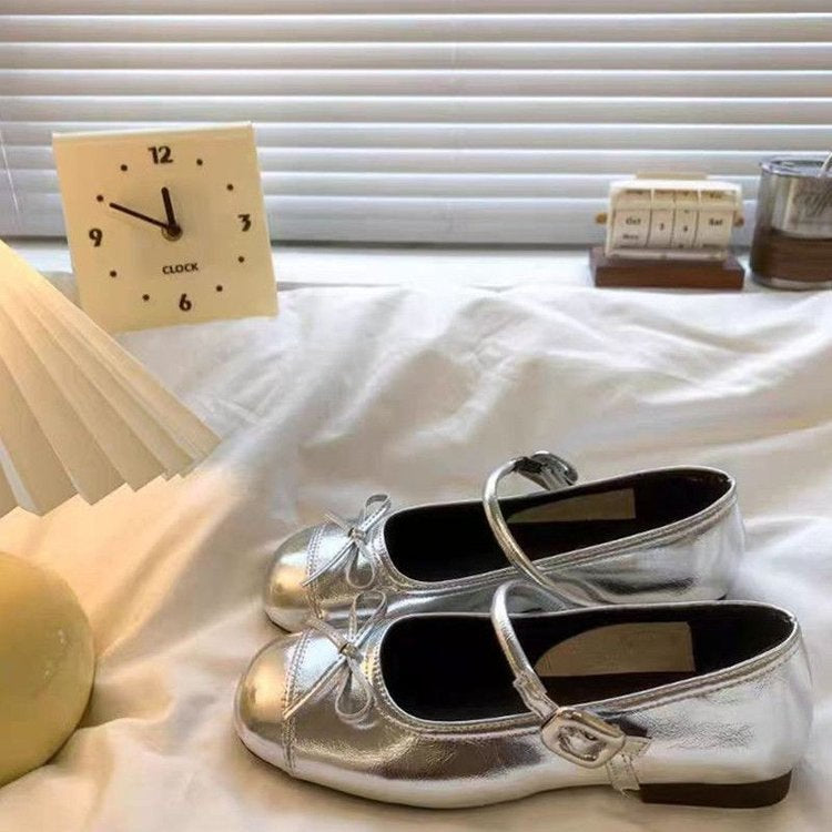 Dame Ballerinas med høj kvalitet glans og elegant remdesign Stilla