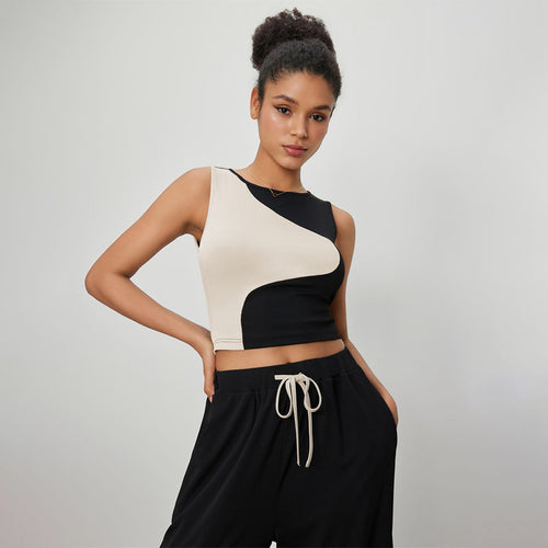 Dame kort-top med asymmetrisk design og stilfulde kontraster Stilla