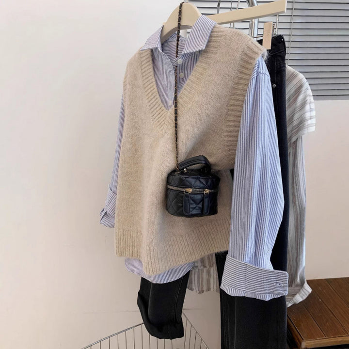 Kvinders stilfulde V-hals strikket sweater med afslappet denim lagdeling