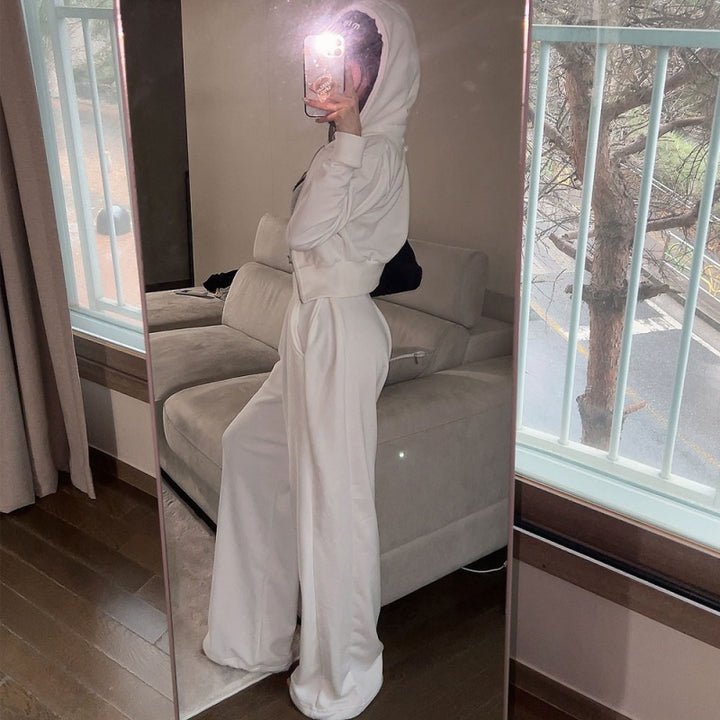 Damer fashionabelt og komfortabelt sæt med cropped jakke og elastiske bukser Stilla