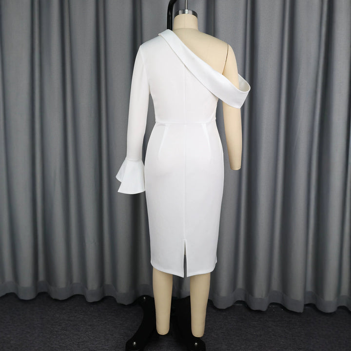 Damer elegant One-Shoulder kjole med dekorative knapdetaljer Skovae