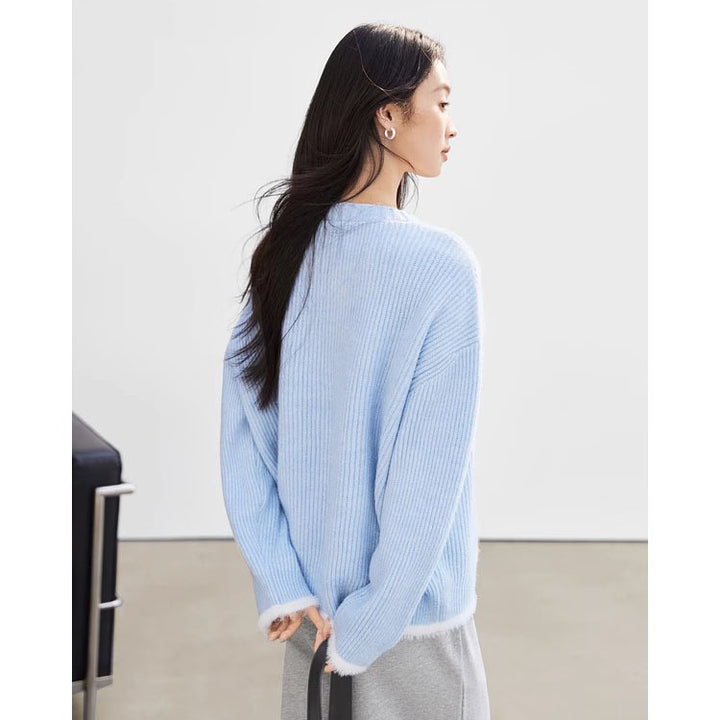Kvinders fluffy sweater med en løs pasform og moderne ribbede detaljer Stilla
