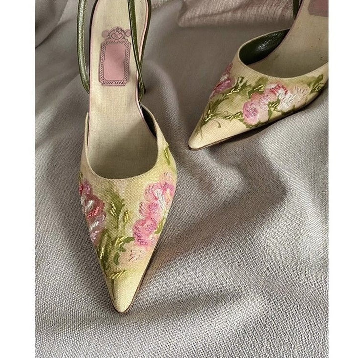 Dame elegante pumps med blomsterbroderier og smal hæl Stilla