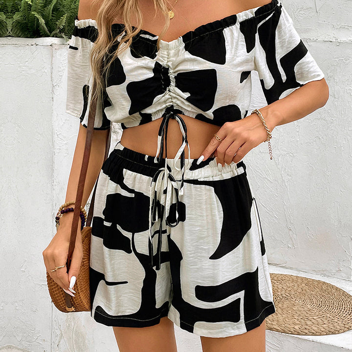 Femme Cropped Off-Shoulder Top og matchende shorts-sæt Stilla