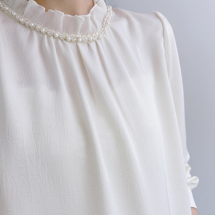 Dame elegant bluse med perlebesat krave og afslappet snit Stilla