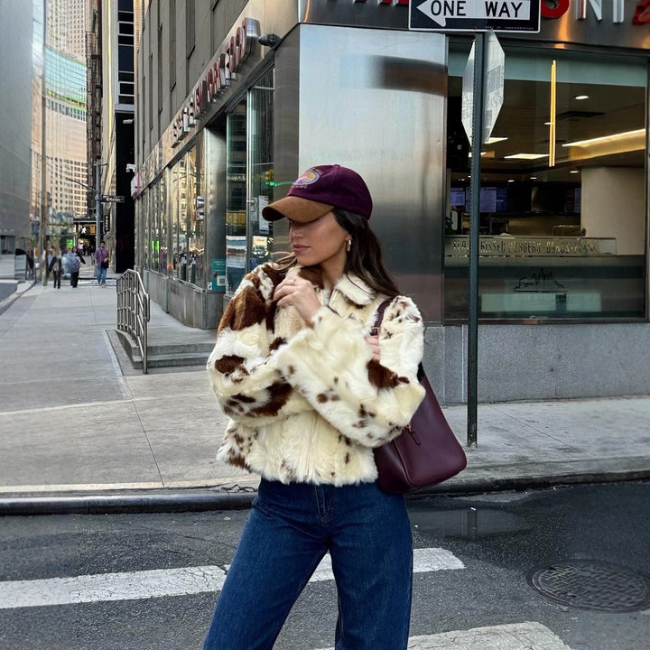 Dame hyggelig faux fur jakke med fashionable dyreprint Stilla