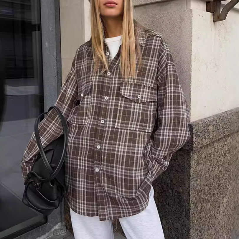 Dame ternet bluse i afslappet oversized snit med praktisk knap-design Stilla