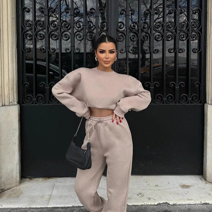 Kvinders stilfulde cropped sweat set Skovae