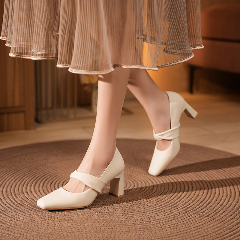 Dame Chunky Heel Mary Jane Pumps med Cross-Strap Design Stilla