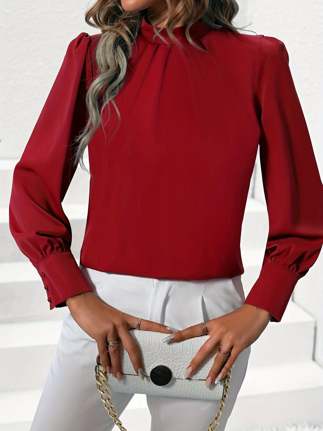 Damebluse med høj krave og elegante puffærmer Stilla