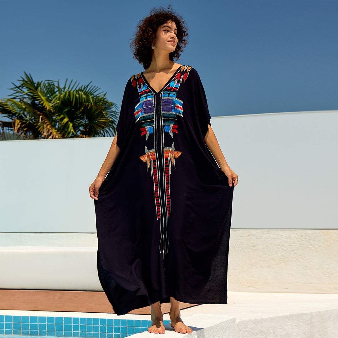 Dame Kaftan med kunstnerisk etnisk design og brede ærmer Stilla