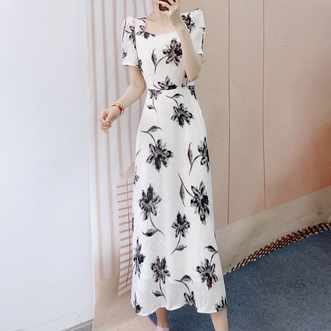 Dame maxikjole med grafisk blomsterdesign og puffærmer Stilla