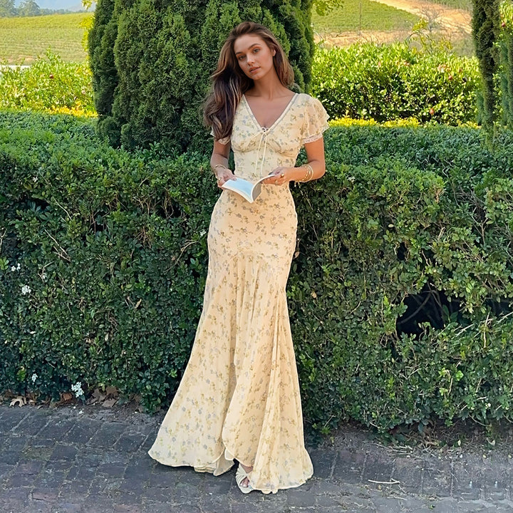 Damen elegantes Maxikleid mit floralem Design und Rüschendetails Skovae