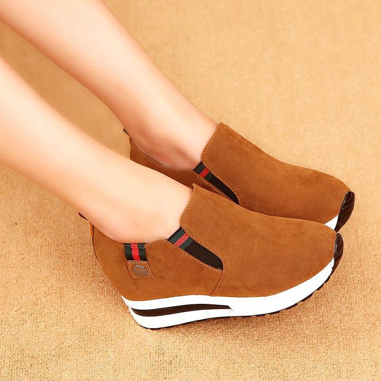 Dame Wedge-sneaker med moderigtig snøring og sporty design Stilla
