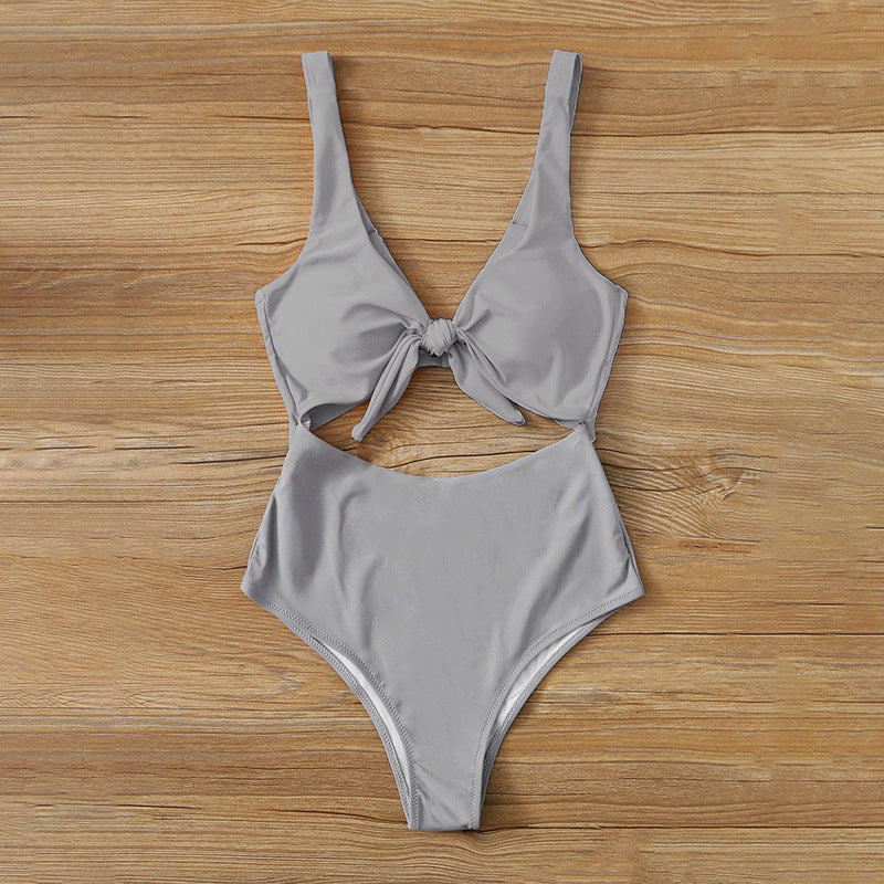 Dame Højt Skåret Bikini-Sæt med Foran Knoten og Cut-Out Design Stilla