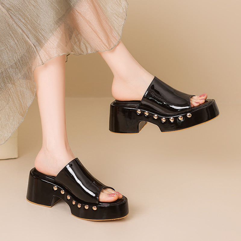 Femme Chunky Platform Slide Sandaler med dekorative nitter Stilla