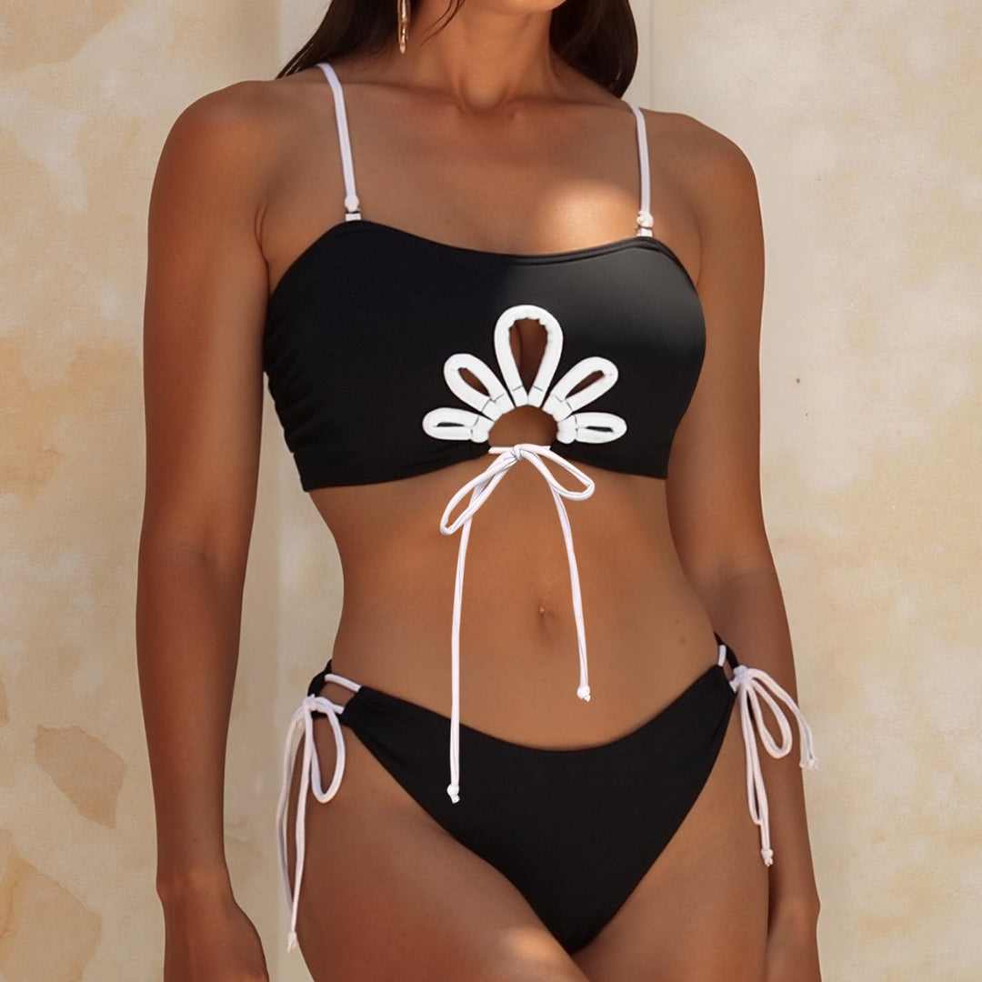 Dame bikini sæt med moderne cut-out og legesyge bindebånd Skovae