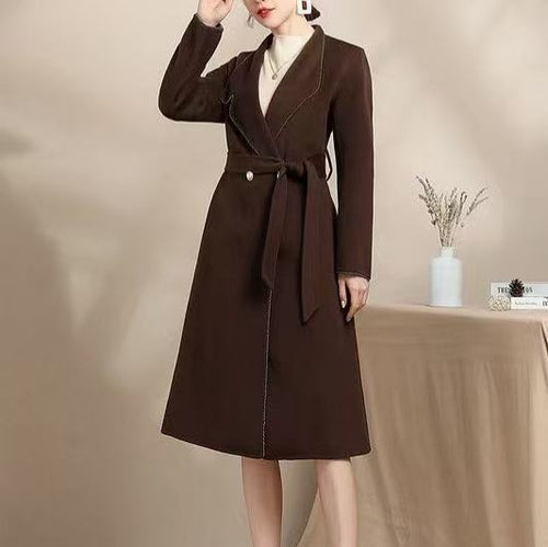 Dame elegant vatteret frakke med sidelommer og moderne revers Stilla
