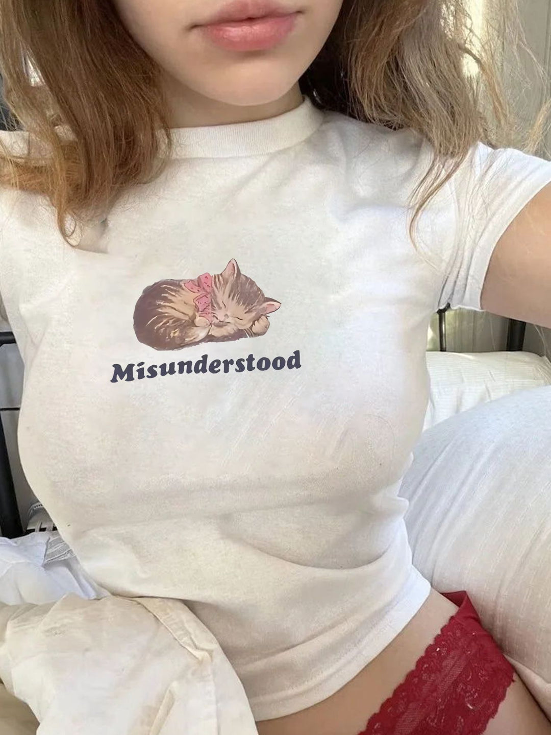 Dame T-shirt med kunstnerisk kattemotiv Skovae