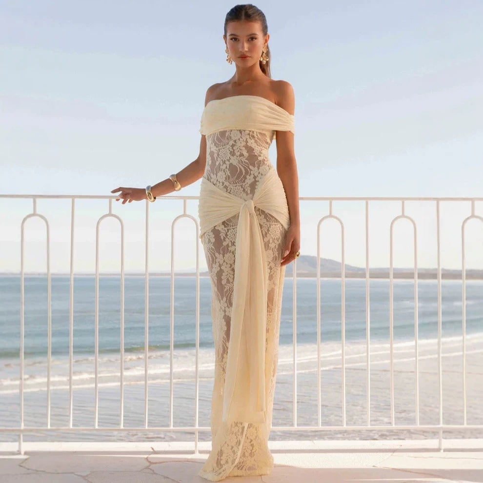 Dame Elegant draperet spidskjole med off-shoulder design Skovae