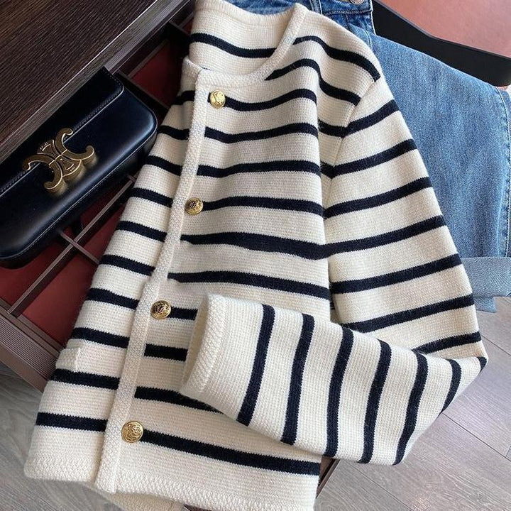 Kvinders fashionable cardigan med tekstureret stribemønster og elegante knapper Stilla