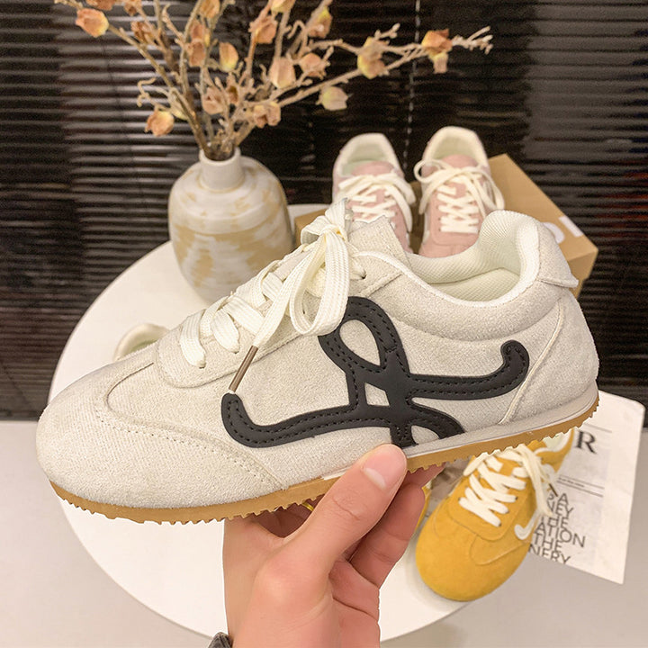 Dame sporty sneakers af højkvalitets suede med åndbare indlæg og skridsikker sål Stilla