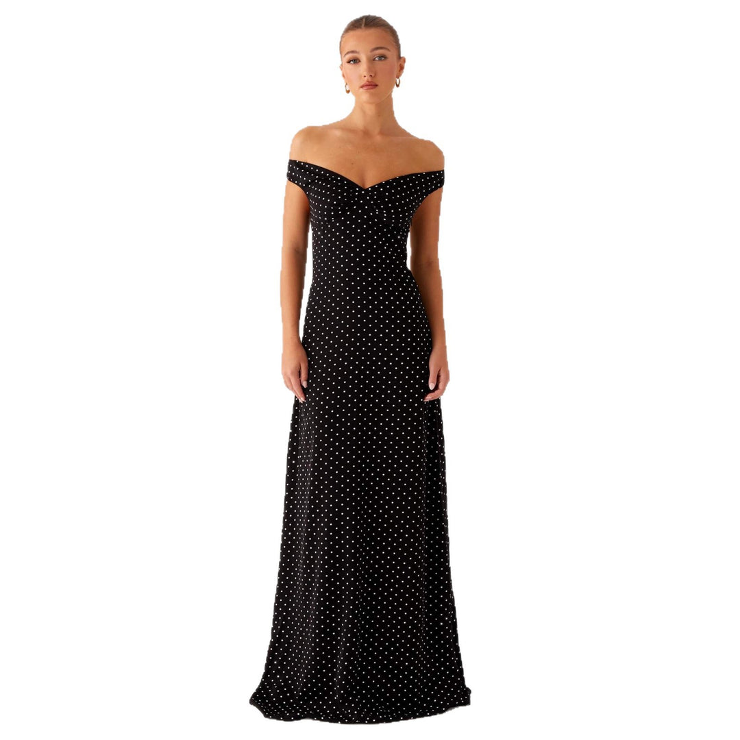 Dame aften kjole med off-shoulder design og elegant prikmønster Skovae