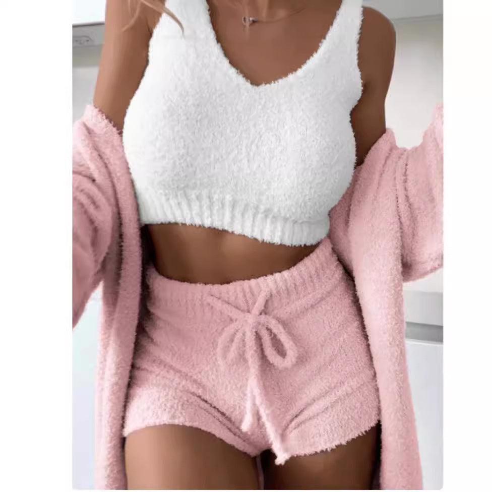 Dame hyggeligt lounge-outfit med V-hals og shorts Stilla