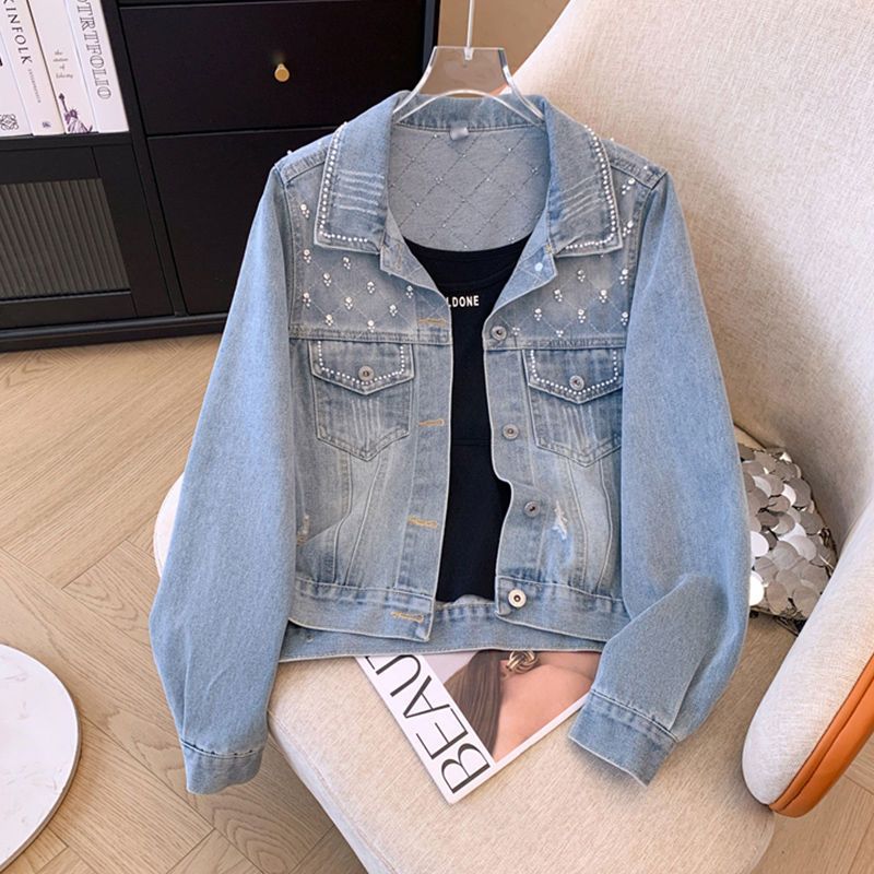 Kvinders fashionable denimjakke med glamorøse perledetaljer Stilla