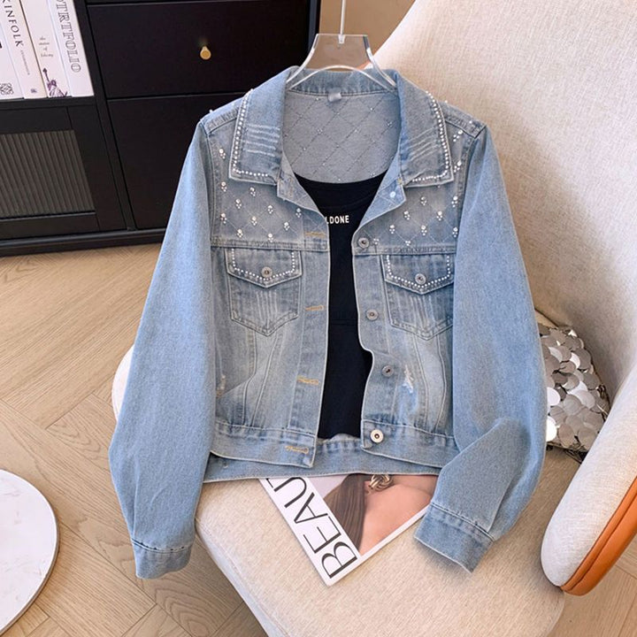 Kvinders fashionable denimjakke med glamorøse perledetaljer Stilla