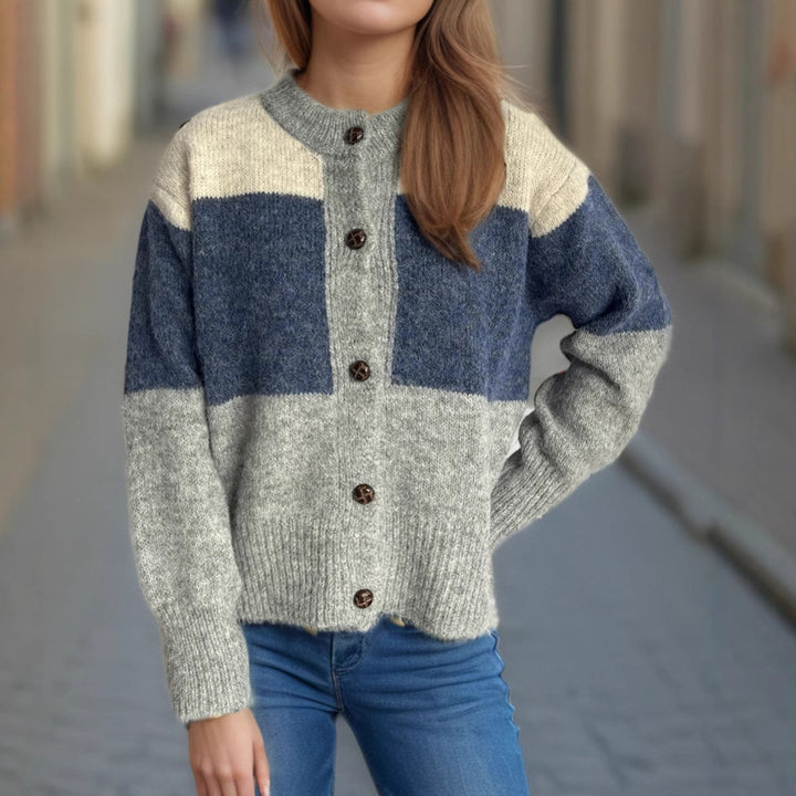 Kvinders hyggelige cardigan med moderigtigt farveblokdesign og dekorative knapper Stilla