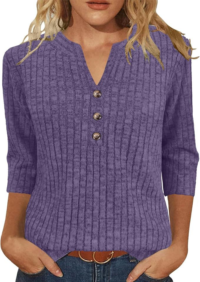Kvinders strikket sweater med dekorative knaplukning og moderne ribbet mønster Stilla