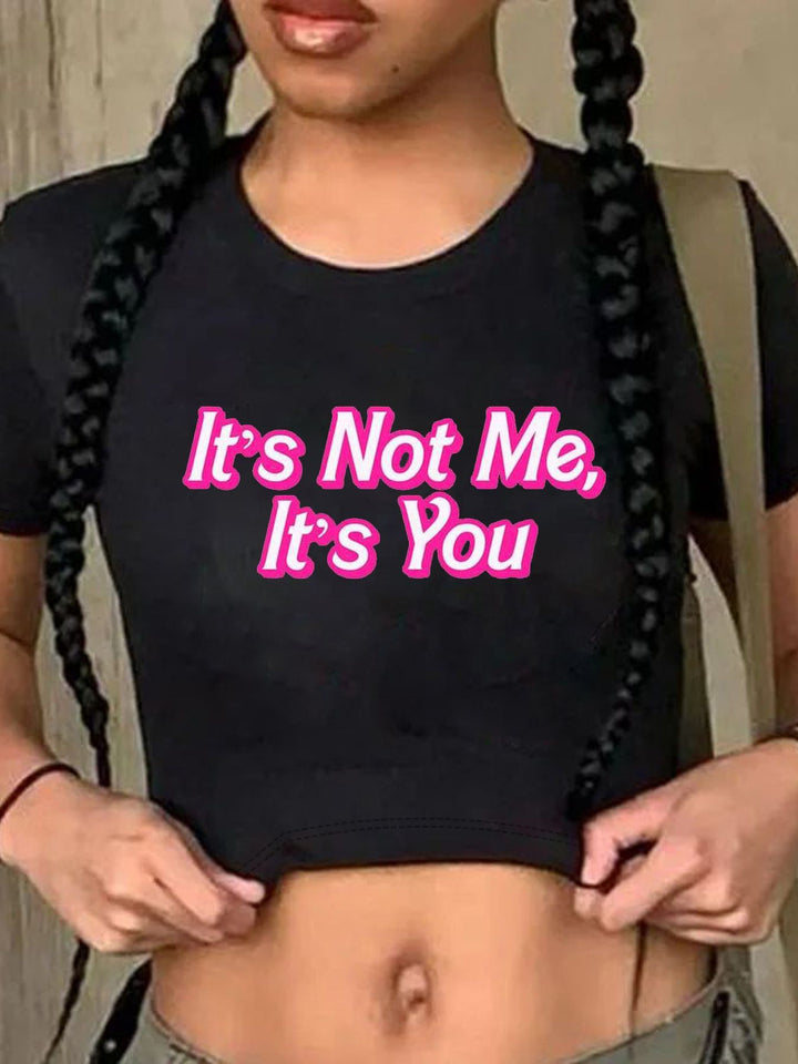 Dame Crop-Top med kreativ grafisk design og moderne skrift Skovae